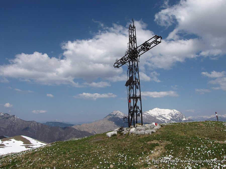 13 Croce Zuc di Valbona (1546) tra le Grigne.jpg